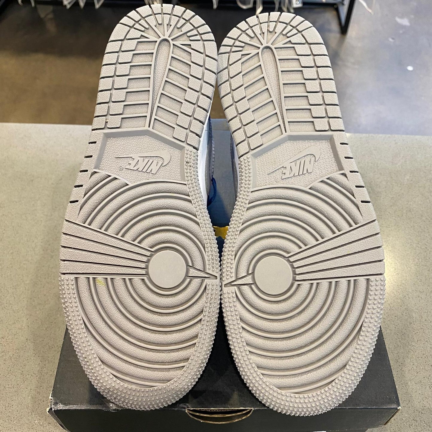 Jordan 1 Low True Blue (GS) - Pre-Owned