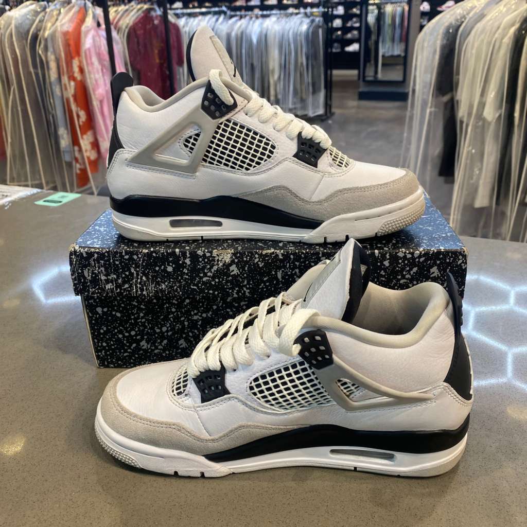 Jordan 4 Retro Military Black - Pre-Owned