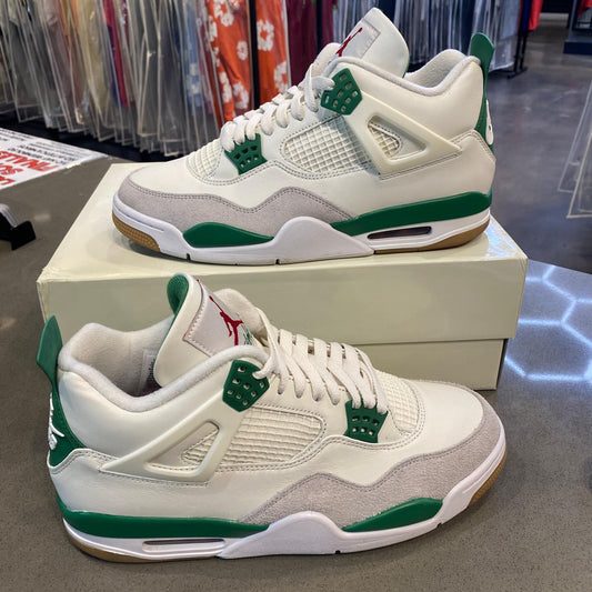 Jordan 4 Retro SB Pine Green size 10.5 DR5415-103 - Pre-Owned