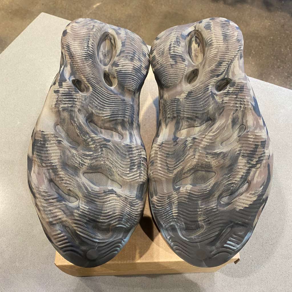 adidas Yeezy Foam RNR MX Cinder Size 13 ID4126 - Pre-Owned (Replacement Box)