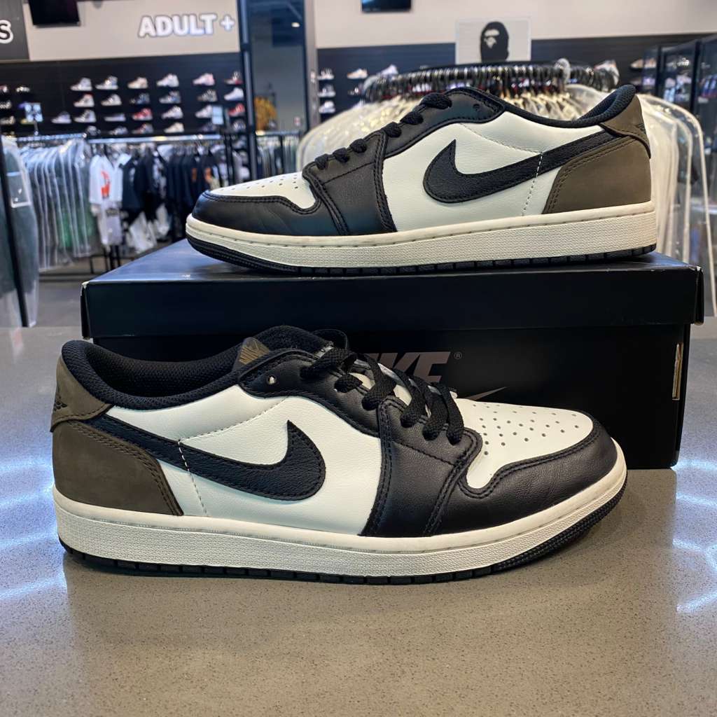 Jordan 1 Retro Low OG Mocha Size 9.5 CZ0790-102 - Pre-Owned