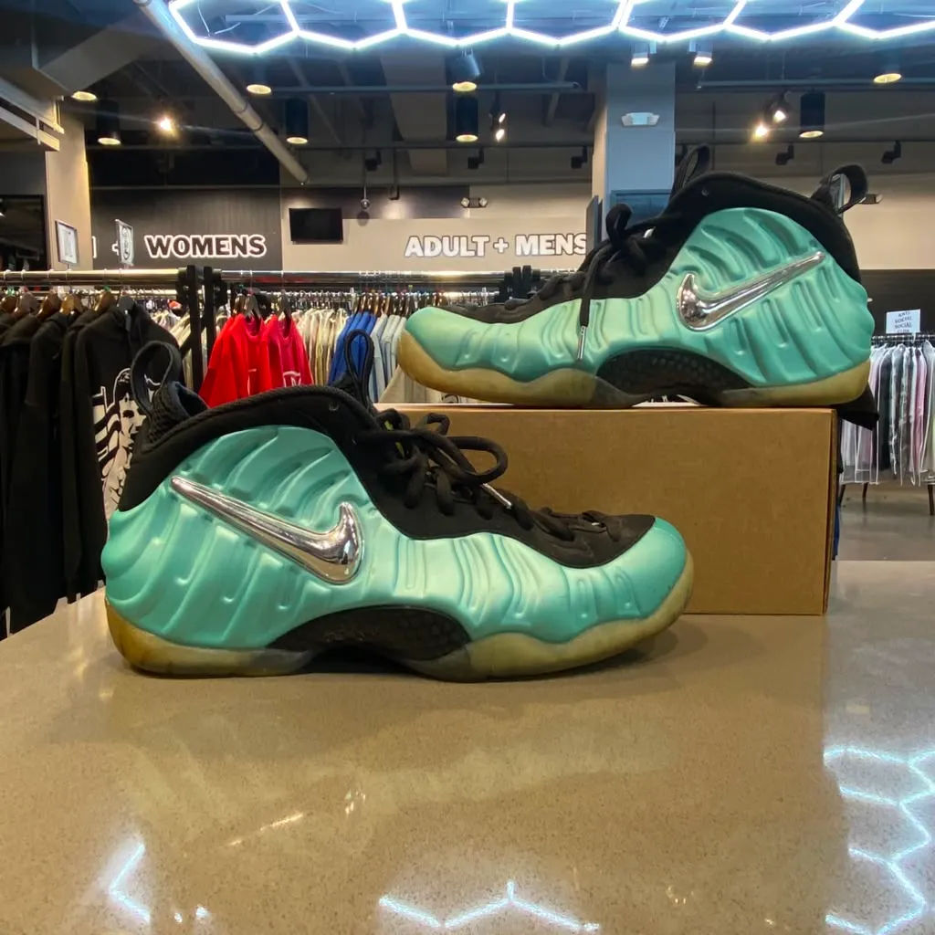 Air Nike Foamposite Pro Island Green Size 11.5 624041-303 - Pre-Owned (Replacement Box)