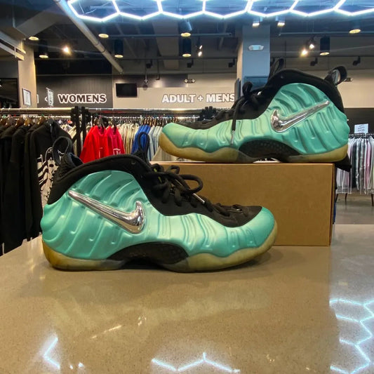 Air Nike Foamposite Pro Island Green Size 11.5 624041-303 - Pre-Owned (Replacement Box)