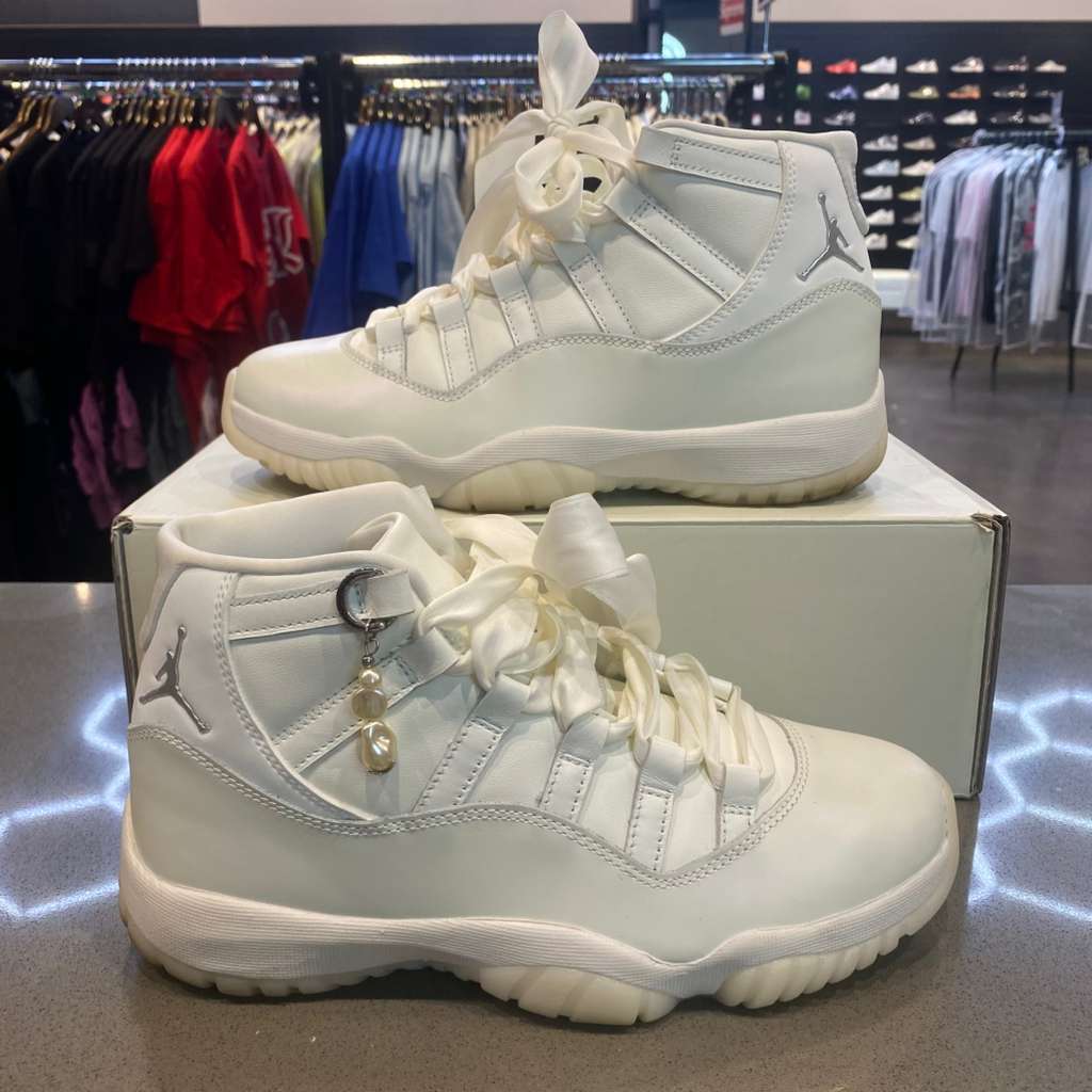 Jordan 11 Retro Pearl (Women's) Size 9W AR0715-110 - Pre-Owned