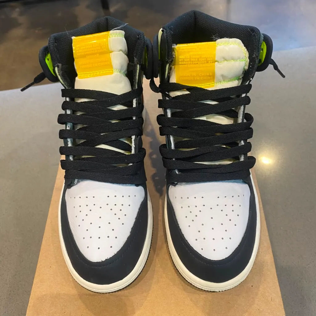 Jordan 1 Retro High White Black Volt University Gold (GS) Size 6.5Y 575441-118 - Pre-Owned (Replacement Box)