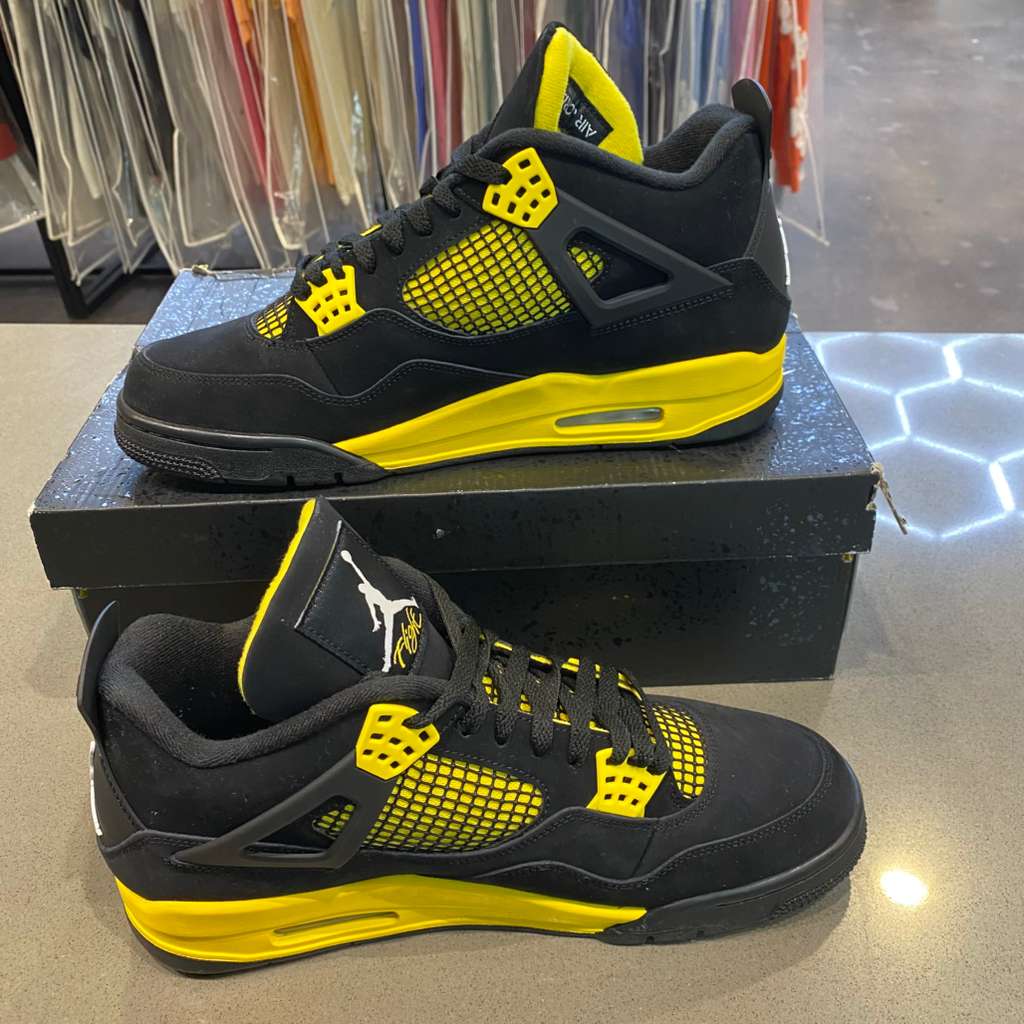 Jordan 4 Retro Thunder (2023) - Pre-Owned