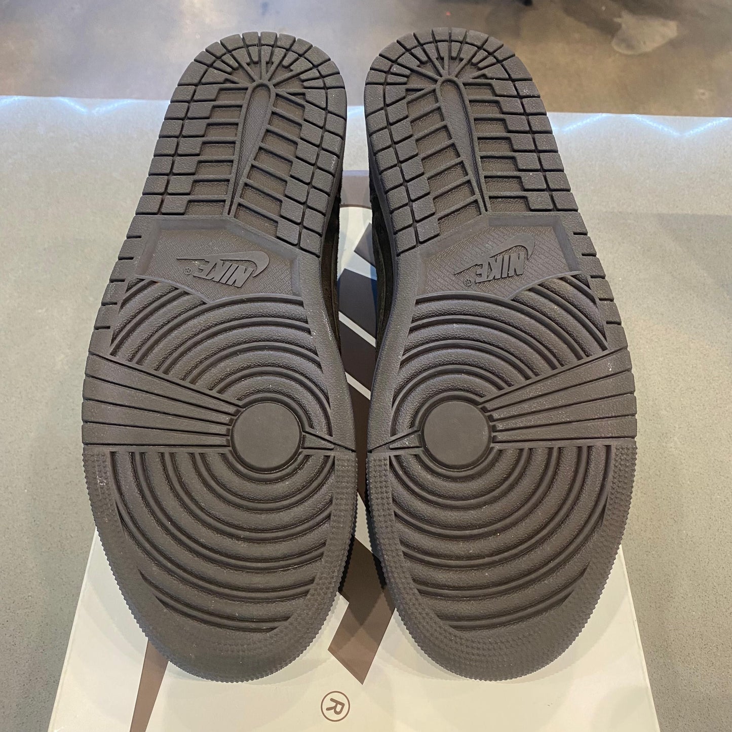 Jordan 1 Retro Low OG SP Travis Scott Velvet Brown - Pre-Owned