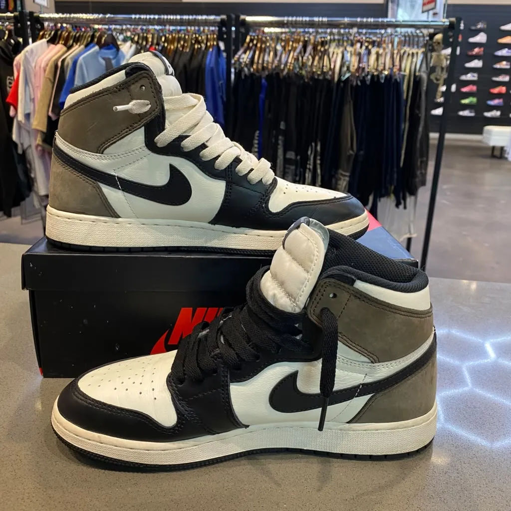 Jordan 1 Retro High Dark Mocha (GS) Size 6.5Y 575441-105 - Pre-Owned