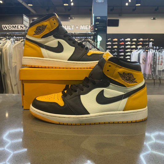 Jordan 1 Retro High OG Taxi Size 9.5 555088-711 - Pre-Owned