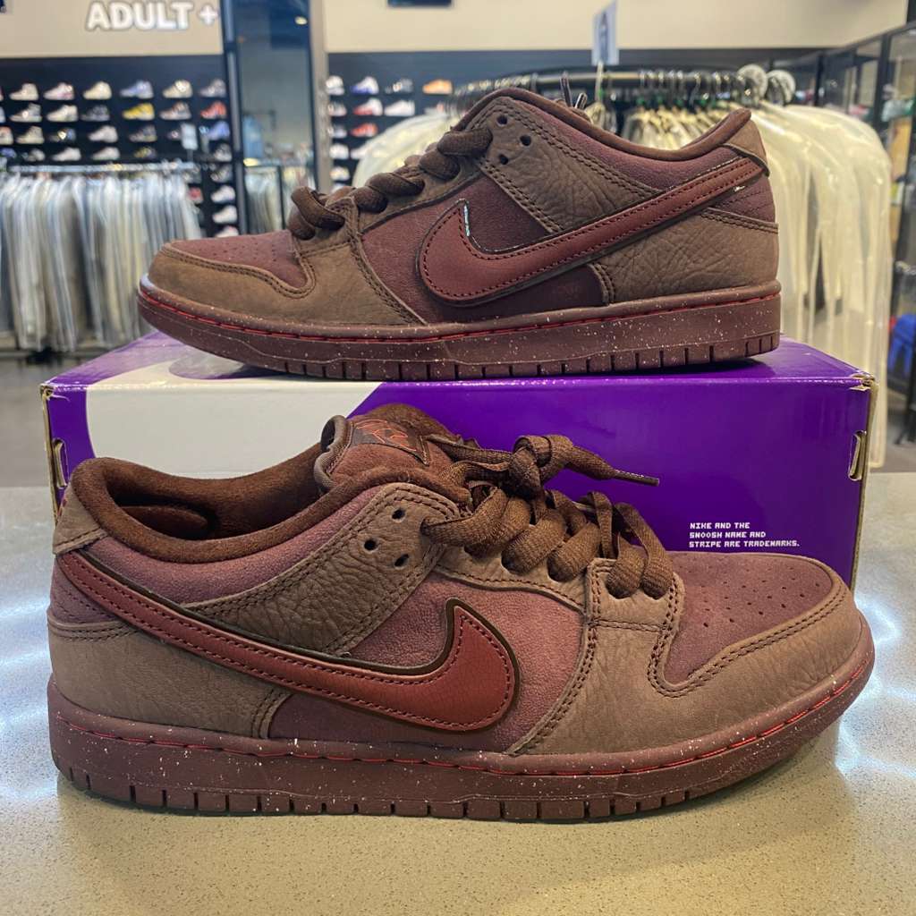 Nike SB Dunk Low City of Love Burgundy Crush Size 8 FN0619-600 - Pre-Owned